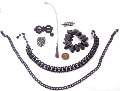 Lot 314 - Mixed Lot: vintage jet bow tie brooch, a jet...