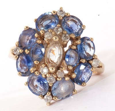 Lot 148 - Modern 9k stamped cluster ring set throughout...