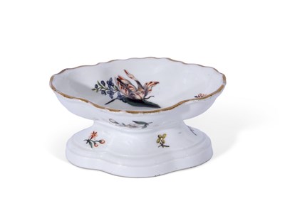 Lot 74 - Mid-18th century Meissen salt decorated in...
