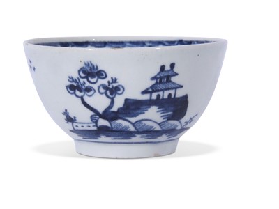 Lot 90 - Early Lowestoft porcelain tea bowl, painted in...