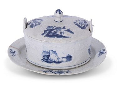Lot 106 - Lowestoft porcelain butter tub, cover and...