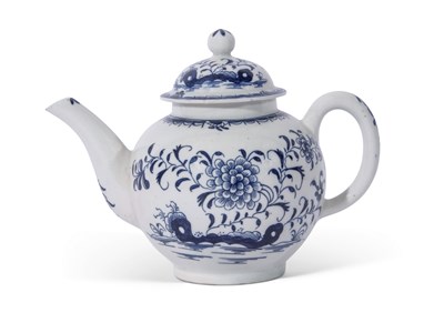 Lot 109 - Lowestoft tea pot and cover decorated in...