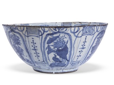Lot 138 - Large Chinese blue and white Kraak porcelain...