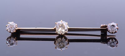 Lot 199 - Diamond set brooch featuring three graduated...