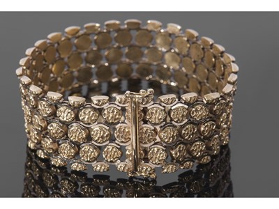 Lot 221 - 14K stamped large brick link bracelet, a...