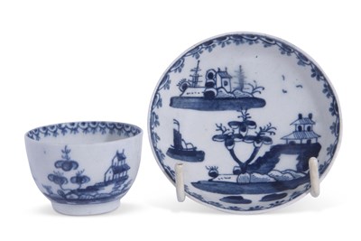Lot 118 - A Lowestoft porcelain toy or minaiture teabowl...