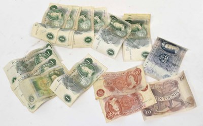 Lot 122 - Quantity of British Elizabeth II £1 bank notes...