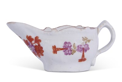 Lot 85 - A Lowestoft cream boat decorated in Tulip...