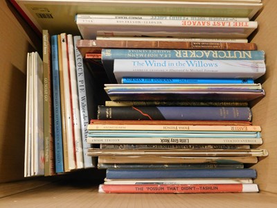 Lot 407 - Box: children's and illustrated