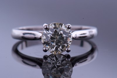 Lot 324 - Single stone diamond ring, the round brilliant...