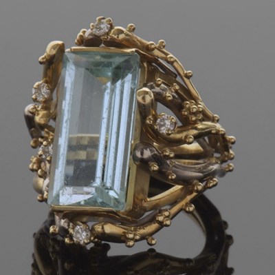 Lot 327 - 18ct gold large designer made aquamarine and...