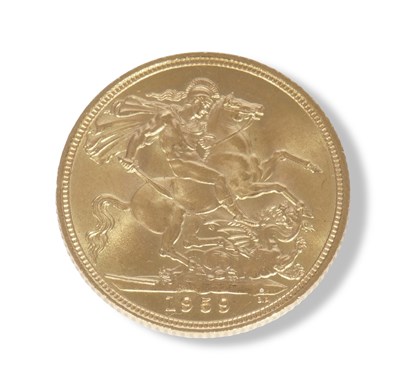 Lot 392 - Elizabeth II sovereign dated 1959