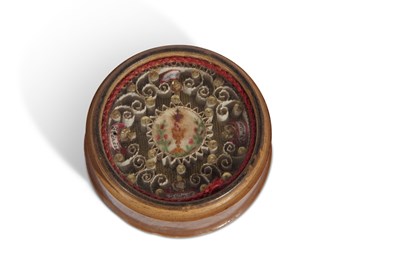 Lot 257 - WWI reliquary in the form of a boxwood...