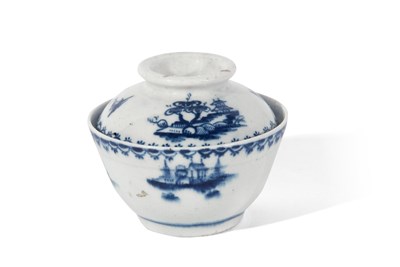 Lot 149 - An early Lowestoft porcelain toy sucrier and...