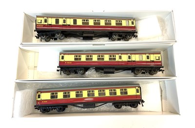 Lot 28 - Hornby Dublo 00 gauge assorted railway...