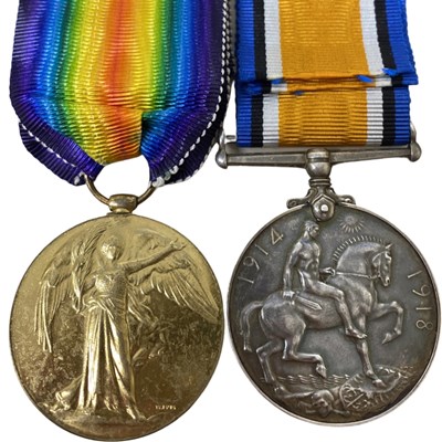 Lot 25 - WWI British medal pair - war medal, victory...