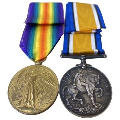 Lot 38 - WWI British medal pair - war medal, victory...