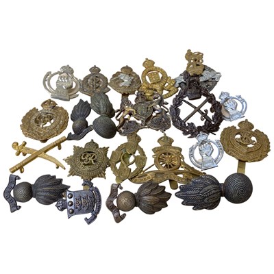 Lot 19 - Quantity of 22 20th century Kings Crown...