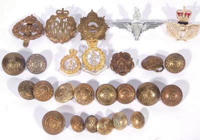 Lot 304 - Bag containing a good quantity of cap badges