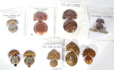 Lot 305 - Bag containing a good quantity of cap badges