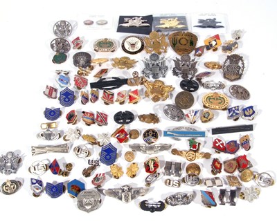 Lot 310 - Bag containing a good quantity of cap badges