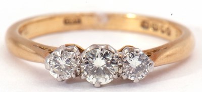 Lot 39 - Three stone diamond ring featuring three small...