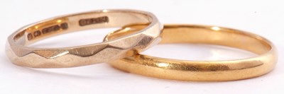 Lot 136 - Mixed Lot: 22ct gold wedding ring of plain...