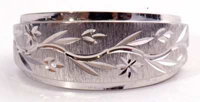 Lot 137 - 9ct white gold ring, the top section chased...