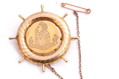 Lot 195 - Antique ship's wheel brooch, the centre chased...