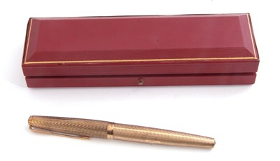Lot 249 - 9ct gold cased Parker fountain pen, the barrel...