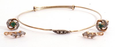 Lot 263 - 9ct gold wire work bracelet, the top section...