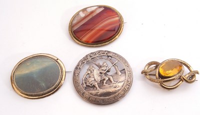 Lot 334 - Mixed Lot: antique agate oval brooch,...
