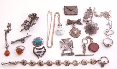 Lot 339 - Mixed Lot: white metal rosebud bracelet, a...