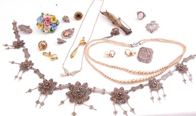 Lot 356 - Mixed Lot: costume jewellery to include...