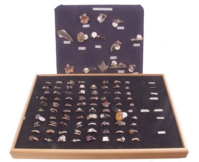 Lot 363 - Tray of white metal rings to include some gem...