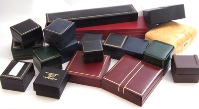 Lot 373 - Small quantity of jewellery boxes (void)