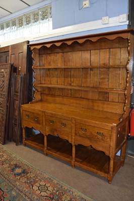 Lot 626 - A good quality reproduction Georgian style oak...