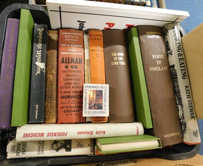 Lot 536 - Small crate: mixed