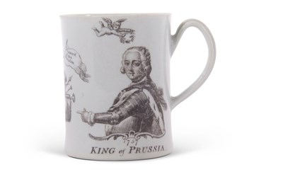 Lot 130 - A Worcester porcelain small mug printed with...