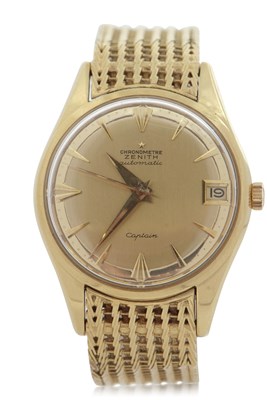 Lot 415 - A yellow metal gents Zenith Captain wristwatch...