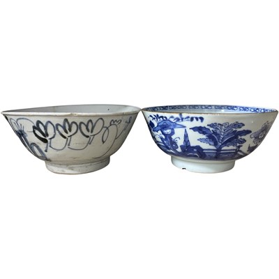 Lot 319 - 18th Century Chinese porcelain bowl with blue...