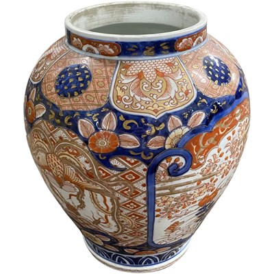 Lot 335 - Japanese porcelain vase Meiji period of...