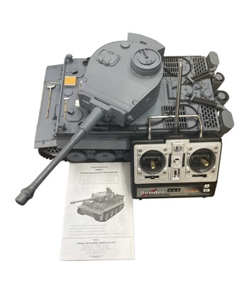Lot 402 - A large radio-controlled German Tiger I Tank