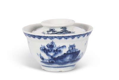Lot 112 - A Lowestoft porcelain miniature sucrier and...