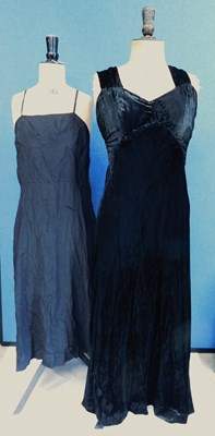 Lot 41 - A c.1940's black sleeveless velvet evening...