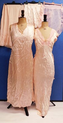 Lot 191 - A quantity of mid 20th Century lady's...
